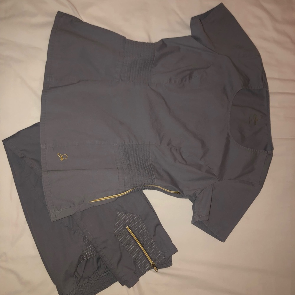 Jaanuu Scrub Set